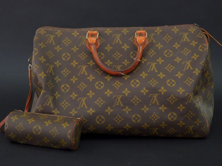 Louis VUITTON,  Sac modèle "Speedy" en toile monogrammée  et cuir natu