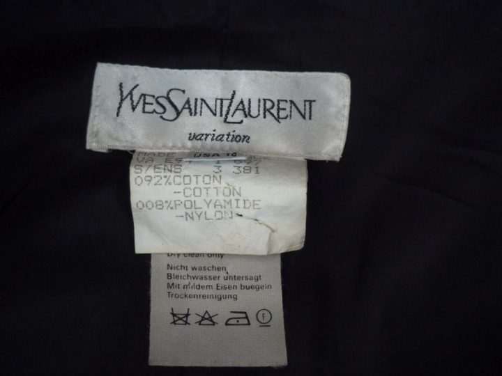 YVES SAINT LAURENT  Tailleur jupe noir en coton (98%) et polyamide (8%