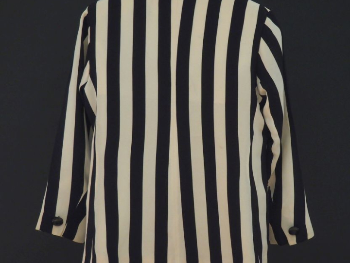 YVES SAINT LAURENT, Rive gauche Veste à rayures crèmes et noires.  Fer