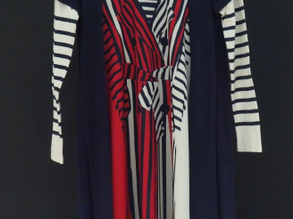 Vente aux enchères Junior GAULTIER,  Robe bleu marine, à décor d'un manteau en trompe l'œ