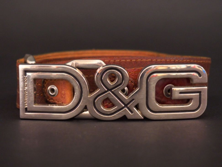 DOLCE   GABBANA  Ceinture en cuir deux tons.  Boucle en métal argenté 