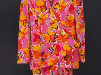 Vente aux enchères Guy LAROCHE  Ensemble tailleur comprenant une veste et une jupe en cot