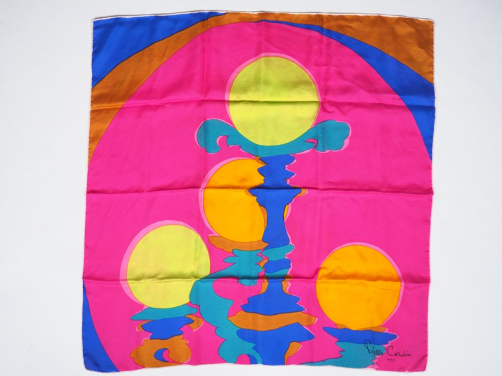 Pierre CARDIN, Paris Foulard en soie polychrome, à décor de motifs abs