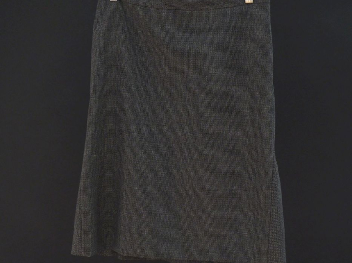 MOSCHINO,  Jupe en laine (100%) noire et grise.  Fermetre sur le côté 