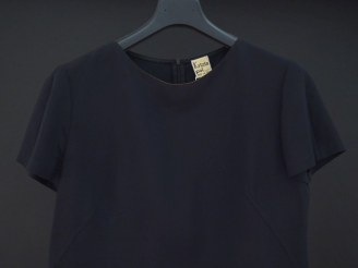 Vente aux enchères KRIZIA POI Robe noire en acetate (74%) et viscose (26%).  Manches cour