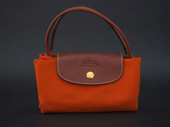 LONGCHAMP,  Petit sac en toile orange, modèle "Le Pliage".