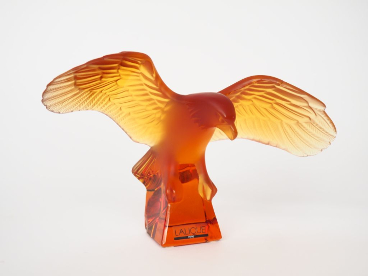 LALIQUE. Sujet en cristal ambré "l'aigle". Signé. H. 13 cm