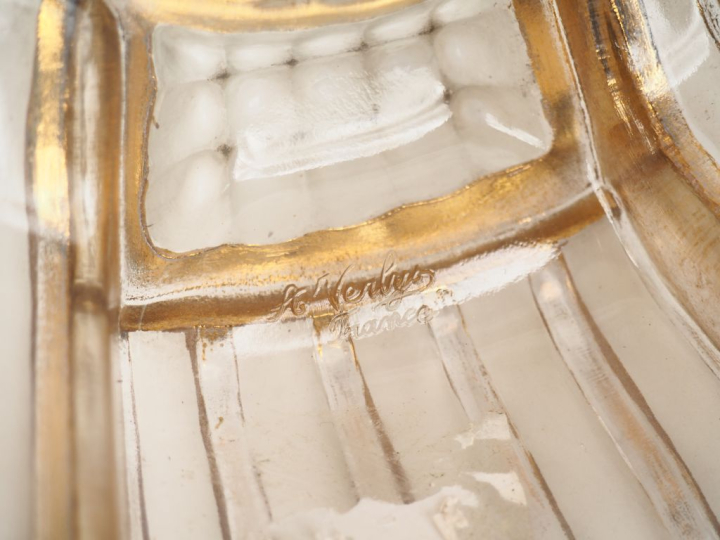 VERLYS. Jardinière 1940 en verre moulé translucide et doré. Signée. Di