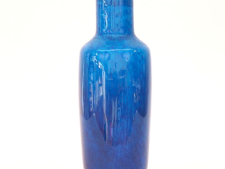 Vente aux enchères Paul MILET à Sèvres.  Vase ovoide en céramique bleu flammé. Signé perc