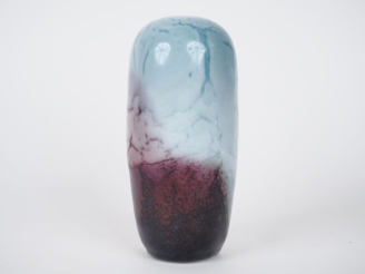 Vente aux enchères Jean françoise FOUILHOUX.  Vase en céramique bleutée et sang de bœuf. 