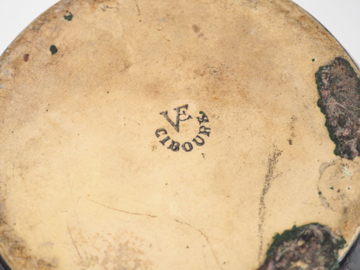 CIBOURE.  Vase ovoide à anses, en céramique, à décor de famille basque