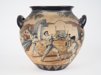 Vente aux enchères CIBOURE.  Grand vase ovoide à anses en céramique, à décor de pelotari 