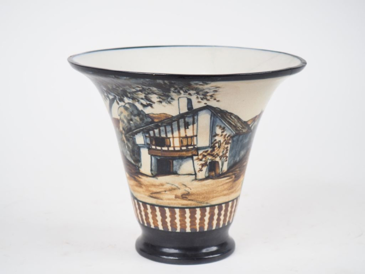 CIBOURE.  Vase cornet en céramique, à décor de fandango signé R. LE CO