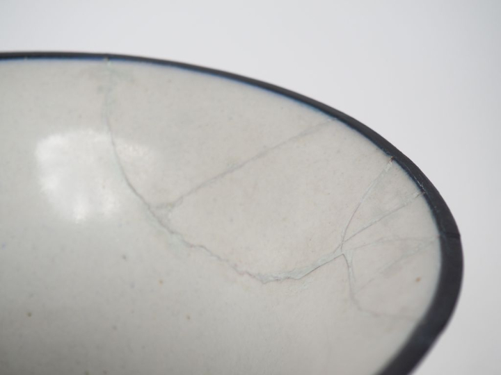 CIBOURE.  Vase cornet en céramique, à décor de fandango signé R. LE CO