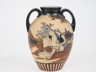 Vente aux enchères CIBOURE.  Vase ovoide à anses en céramique à décor de paysanne à la fo