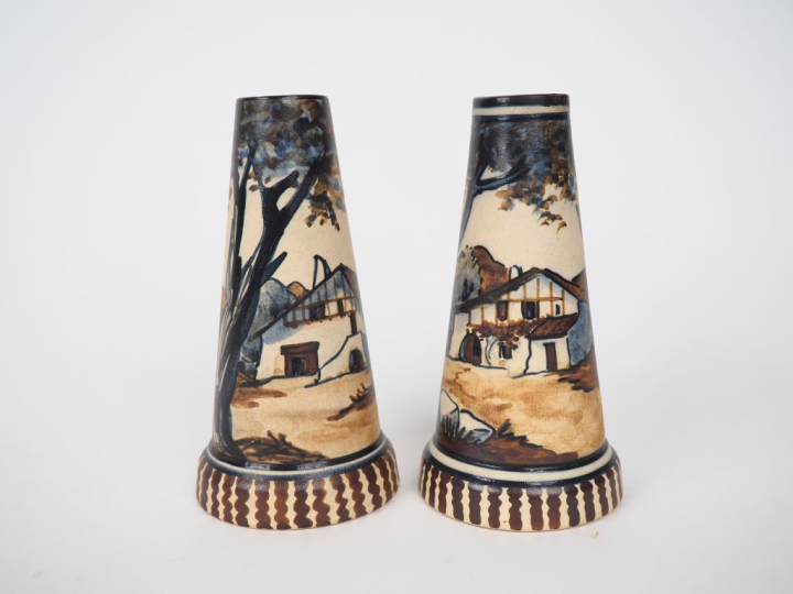 CIBOURE.  Deux soliflores en céramique, à décor de paysans.  Signés Be