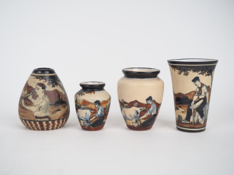 Vente aux enchères CIBOURE.  4 différents vases en céramique, à décor de paysans signés B