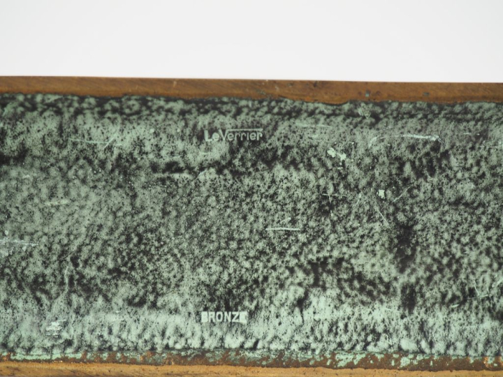 Max LE VERRIER.  Nécessaire de bureau en bronze à patine verte, à déco