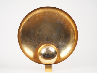 Vente aux enchères Grande applique 1970 en laiton en forme de disques. Diam. 51,5 cm