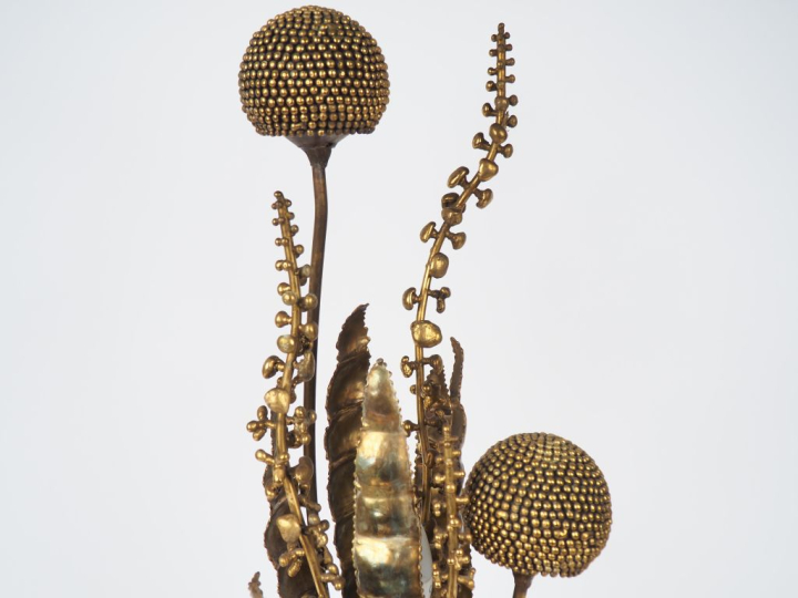 JANSEN.  Lampe en laiton, modèle au chardon. H. 69 cm