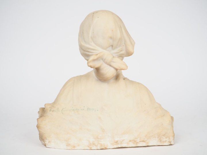 Ecole 1900 -  Emilio CIANCIAINE.  "jeune fille au fichu"  Sujet en alb