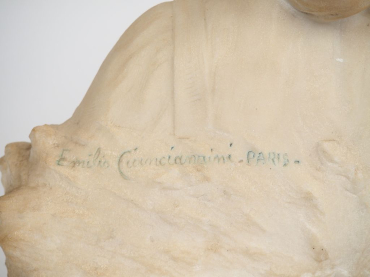 Ecole 1900 -  Emilio CIANCIAINE.  "jeune fille au fichu"  Sujet en alb