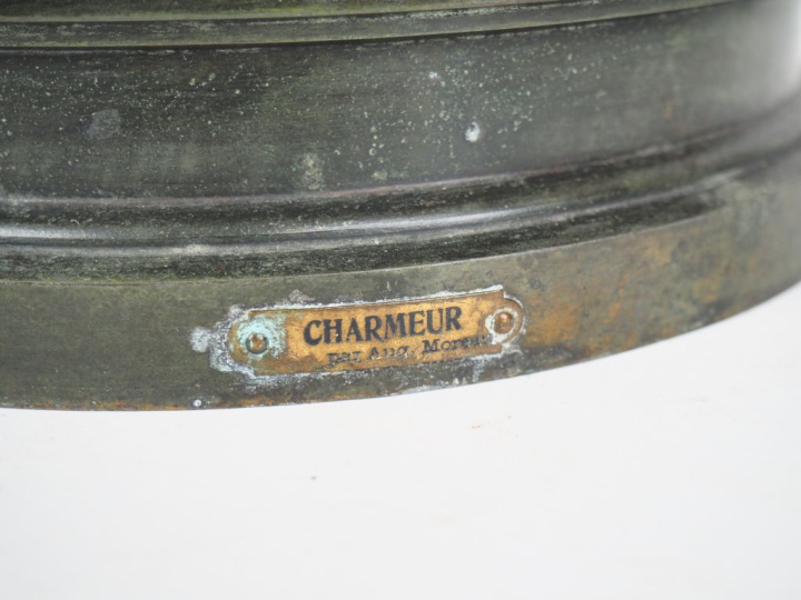 A. MOREAU. "le charmeur".  Grande sculpture en régule à patine verte. 