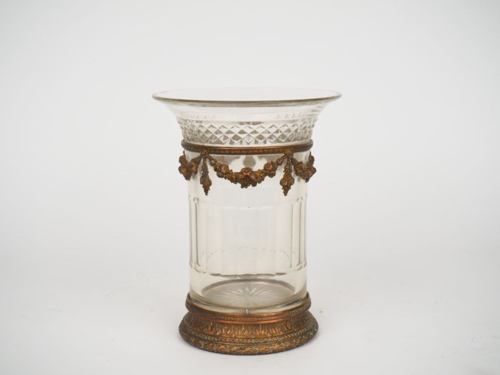 Vase Napoléon III de style Louis XVI en cristal à décor de cannelures 