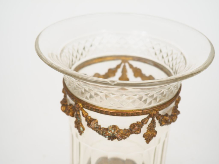 Vase Napoléon III de style Louis XVI en cristal à décor de cannelures 