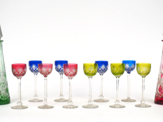 Vente aux enchères Service à liqueur XIXème en cristal bicolore comprenant : une paire de