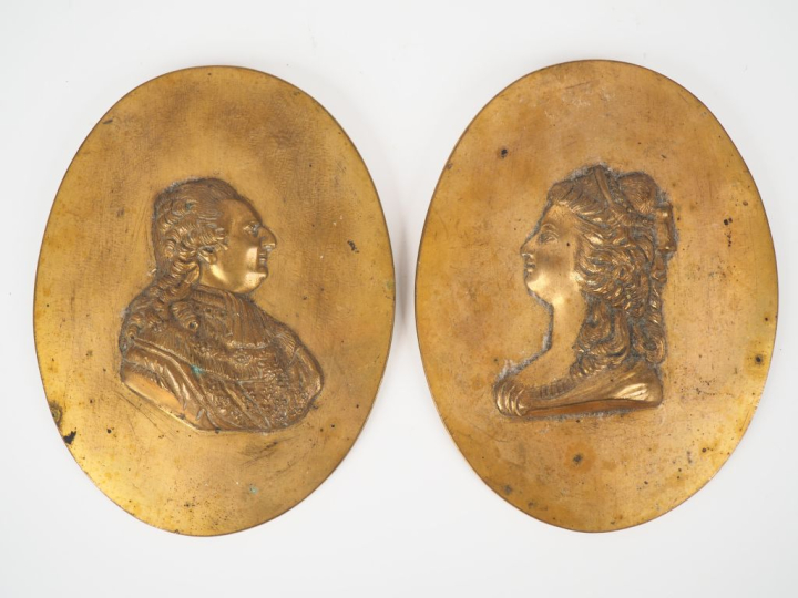 Paire de plaques en bronze XIXème "portrait de profil de Louis XVI et 