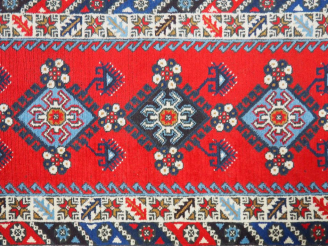 Vente aux enchères Tapis galerie. Dim. 466 x 89 cm