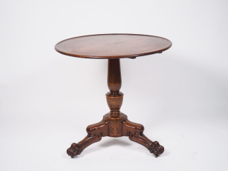 Vente aux enchères Guéridon Charles X en marqueterie d'acajou et de citronnier, fut balus