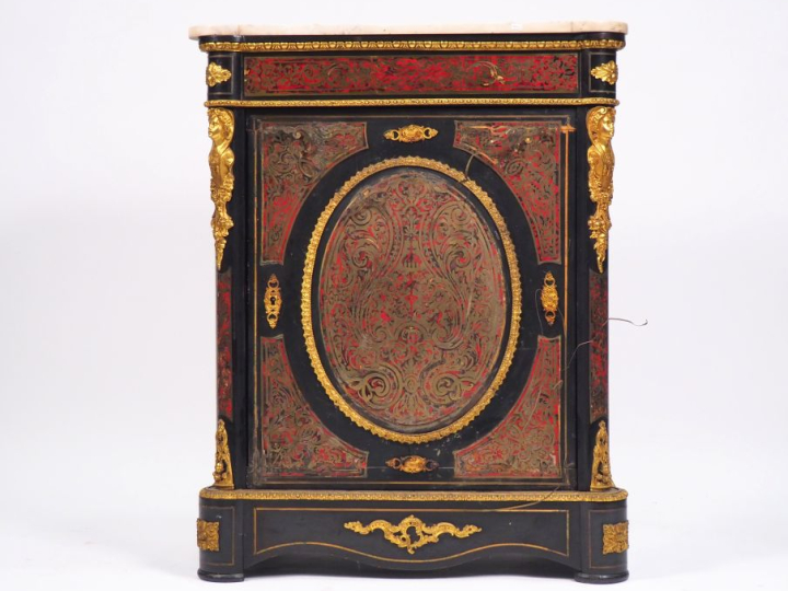 Meuble d'appui Napoléon III en marqueterie boulle écaille rouge et lai