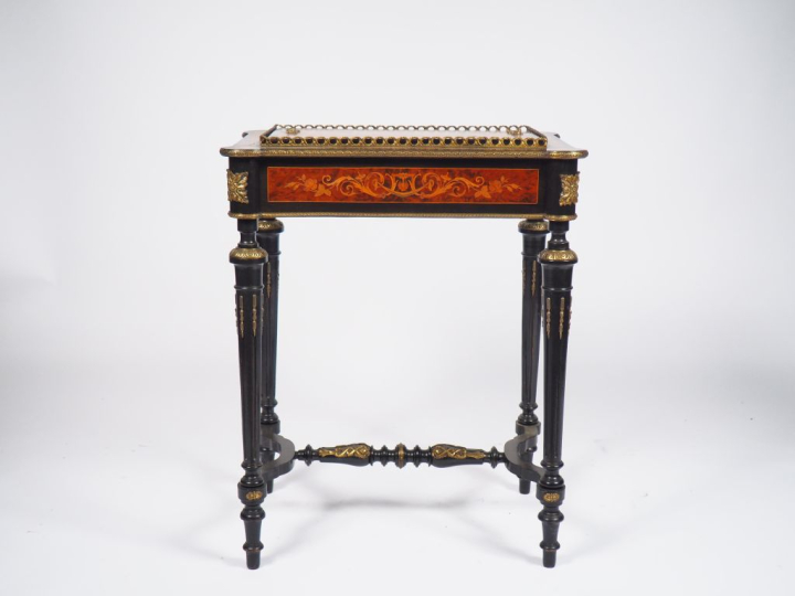 Jardinière Napoléon III en marqueterie à décor de cartouche et de rinc