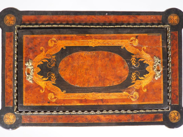 Jardinière Napoléon III en marqueterie à décor de cartouche et de rinc