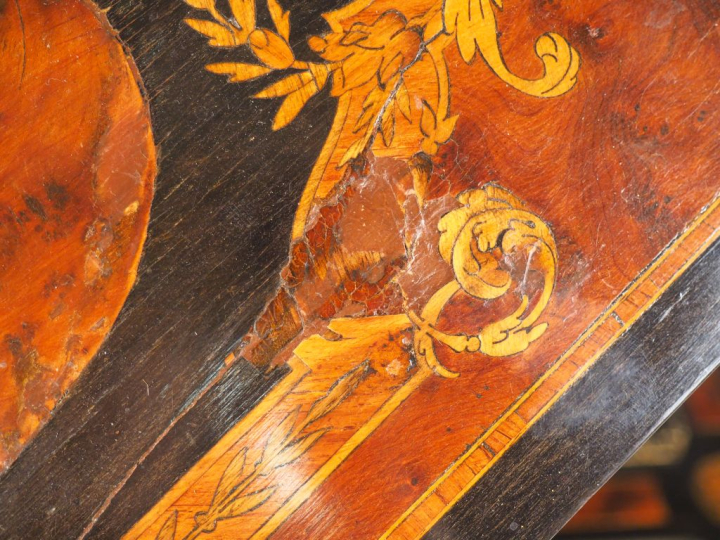 Jardinière Napoléon III en marqueterie à décor de cartouche et de rinc