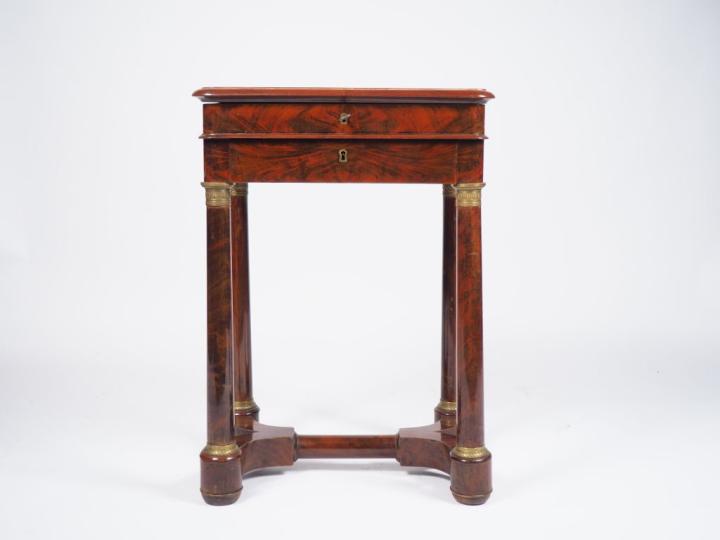 Travailleuse XIXème de style Empire en acajou et placage d'acajou flam