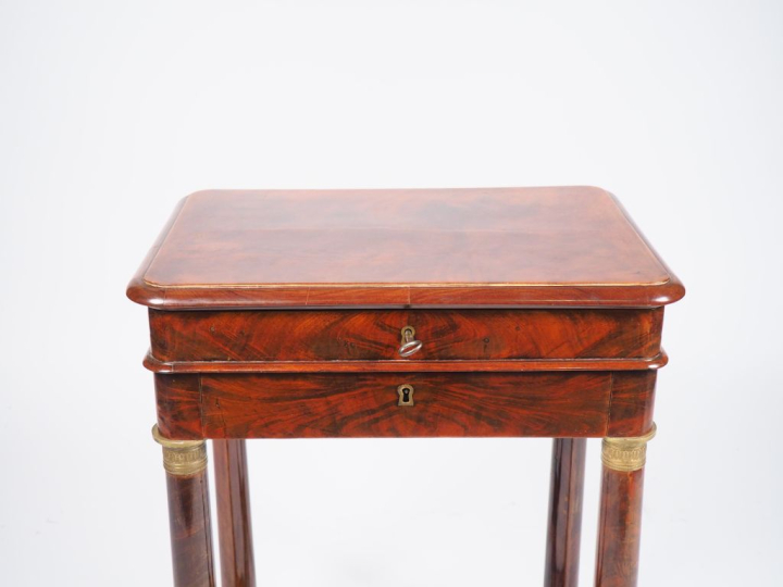 Travailleuse XIXème de style Empire en acajou et placage d'acajou flam