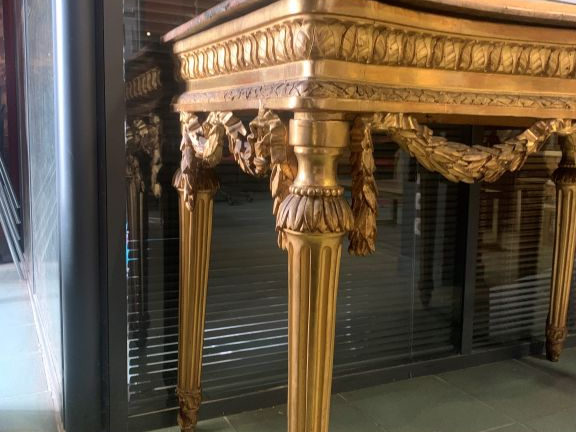 Console à quatre pieds Napoléon III de style Louis XVI , en bois sculp