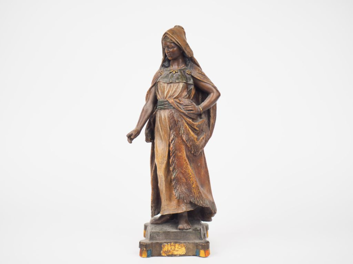 GOLDSCHEIDER.à Vienne. "L'orientale". Sculpture en plâtre patiné polyc
