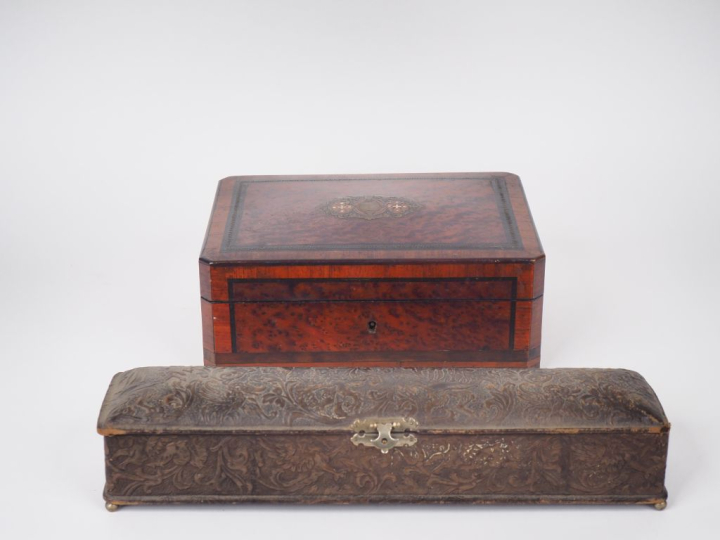 Coffret Napoléon III en marqueterie Boulle et incrustations de nacre. 