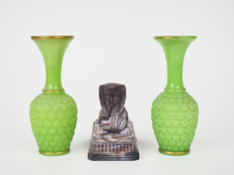 Vente aux enchères Paire de vases soliflores XIXème en opaline verte à décor de liserés d
