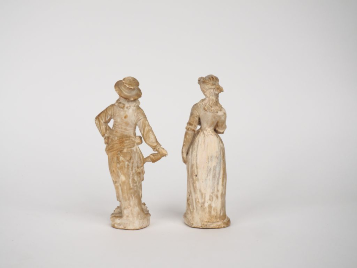Paire de sujets début Xxème en plâtre "élégants" H. 18 cm