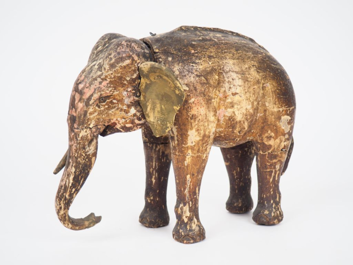 Sujet  en bois sculpté polychrome "Eléphant" (tête mobile)
