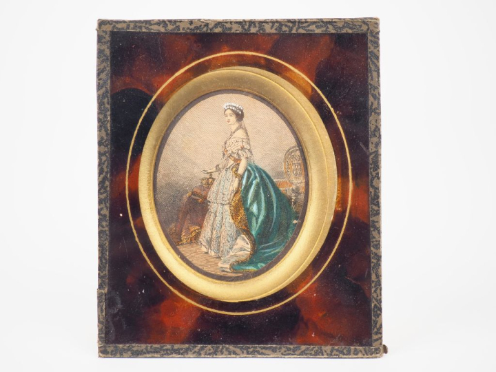 Gravure miniature XIXème en couleur figurant un portrait de Reine, dan