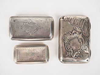 Vente aux enchères Ensemble comprenant :  - une tabatière en argent 925, poinçon Minerve,
