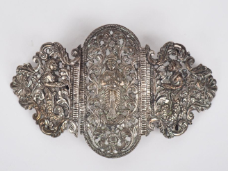 Vente aux enchères Boucle de ceinture Extreme Orient en argent bas titre, à décor de divi