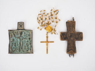 Vente aux enchères Lot comprenant :  Partie centrale d'un triptyque en bronze russe repré