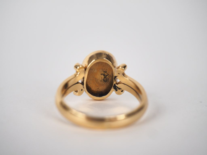 Bague Napoléon III en or jaune 750 et jaspe sanguin. Poinçonnée. Poids